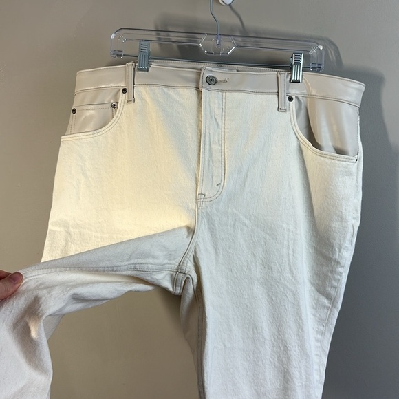 Abercrombie 90’s Straight Ultra High Rise Vegan Leather Waistband Jeans Size 20R - Picture 7 of 16